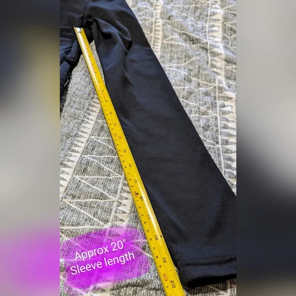 Size small, BENCH long sleeve zip up sweater/jacket in black w/BENCH red logo - Picture 10 of 11